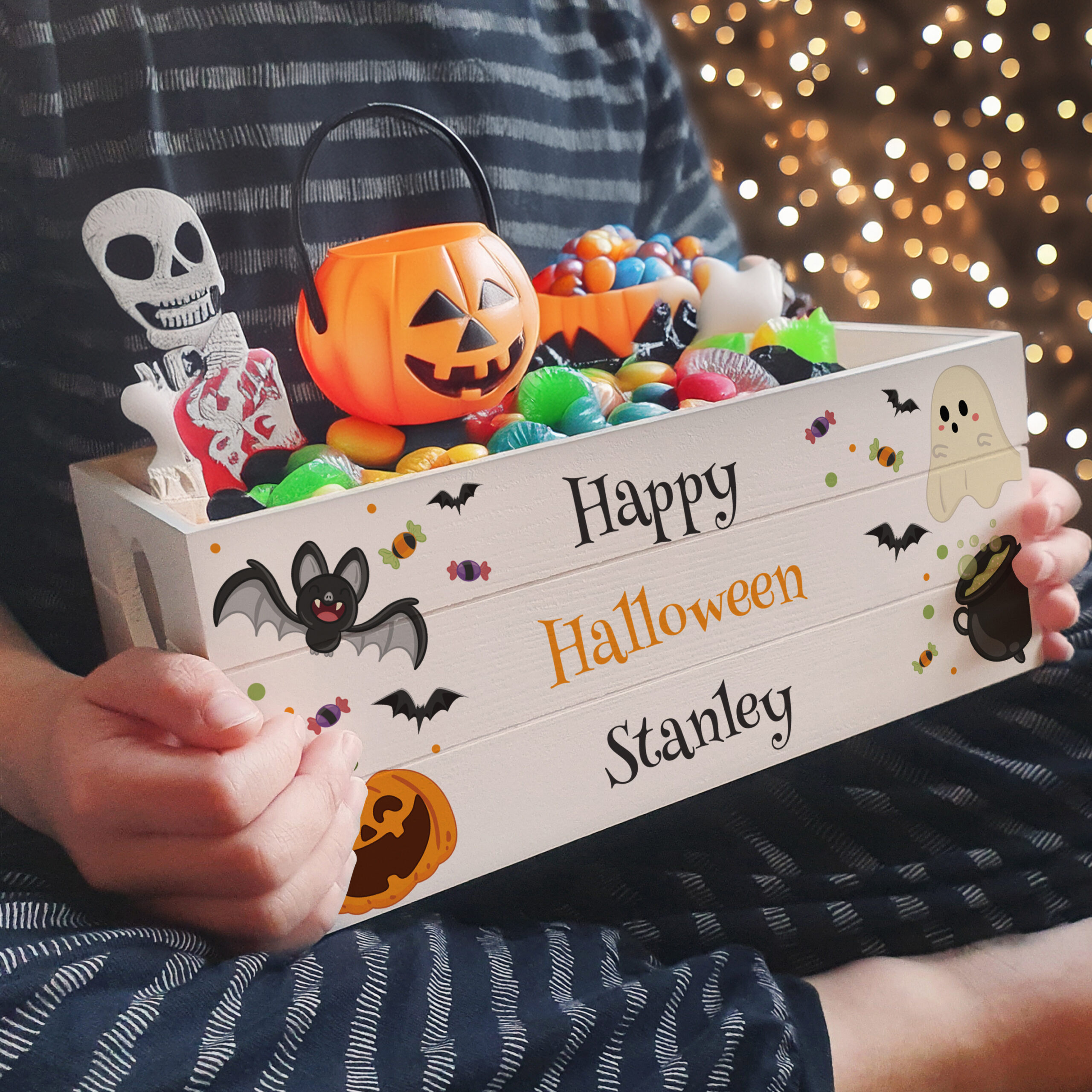 Personalised reclaimed wood Halloween treat crate with heart handles. Add up to 3 lines of case-sensitive text for sweets, gifts or décor.